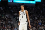 文班亚马连续三个赛季至少150盖帽100三分 NBA历史首人